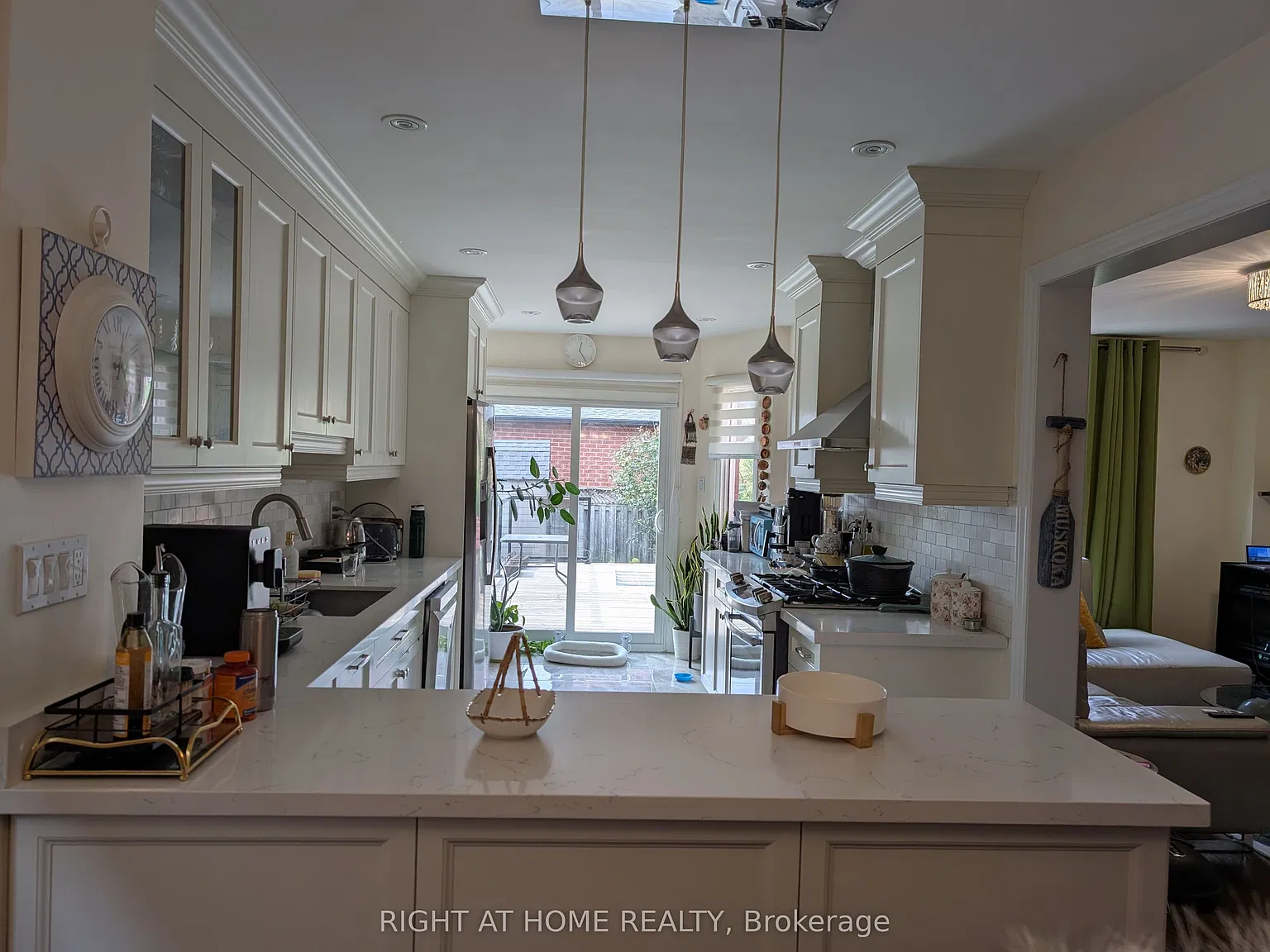 3 bed, $3,500 — Photo 2