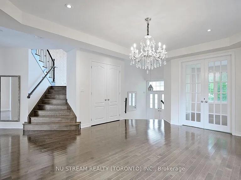 73 Serano Cres — Photo 4