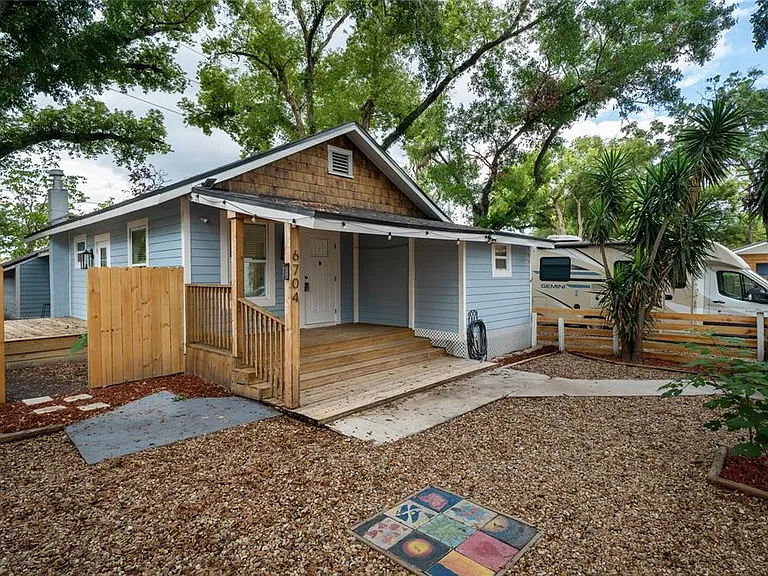 6704 N Taliaferro Ave — Photo 1