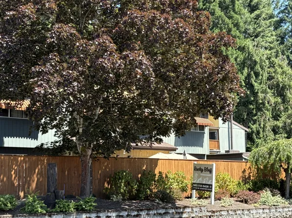 17770 Webster Rd #13, Gladstone, OR 97027
