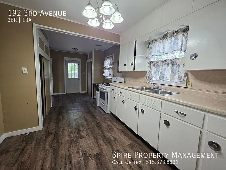 192 3rd Ave — Photo 2