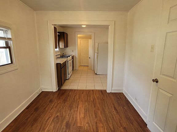 4th image of 40211 N Liberty St