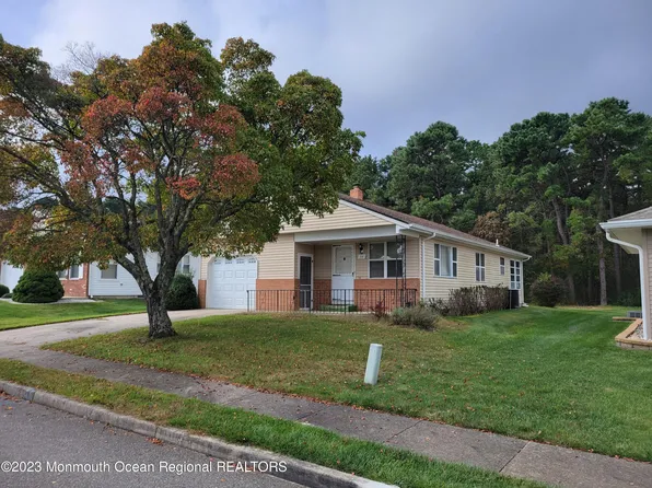 34 Canterbury Lane, Toms River, NJ 08757