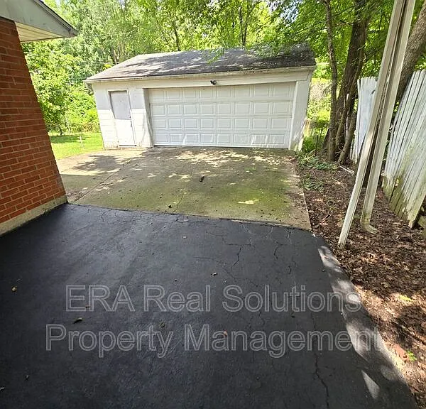 1124 Olney Dr — Photo 18