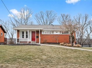 105 Woodridge Dr, Carnegie, PA 15106