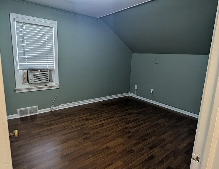 275 E Marshall St — Photo 20