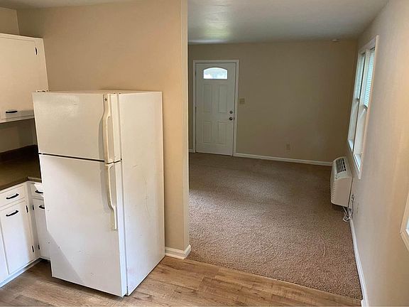 2nd image of 1456 Evans Ave