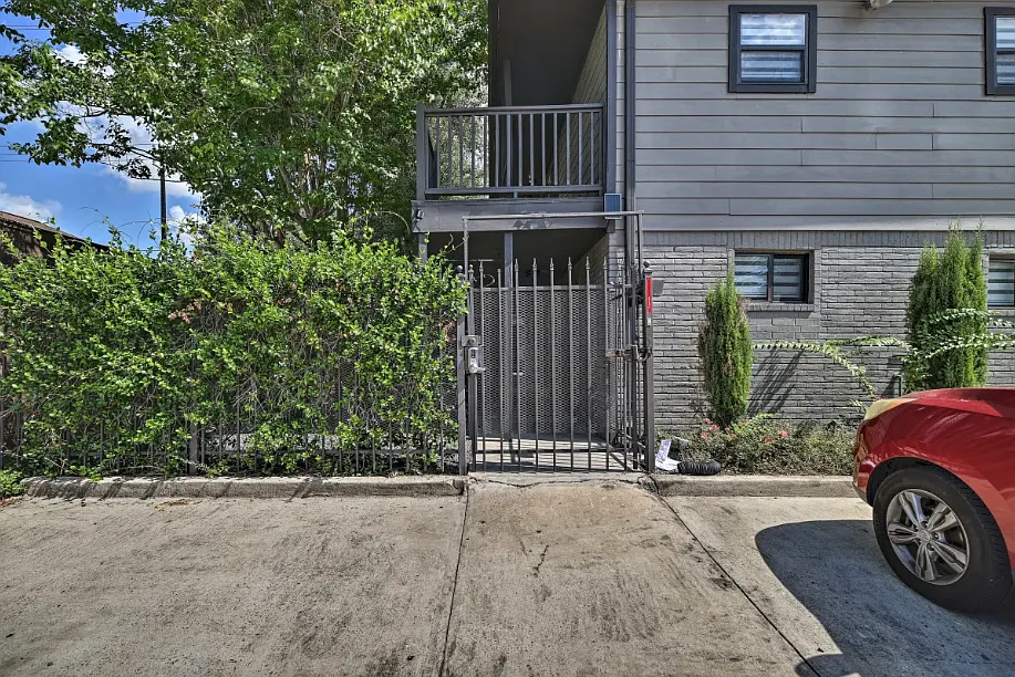 2211 Blodgett — Photo 2