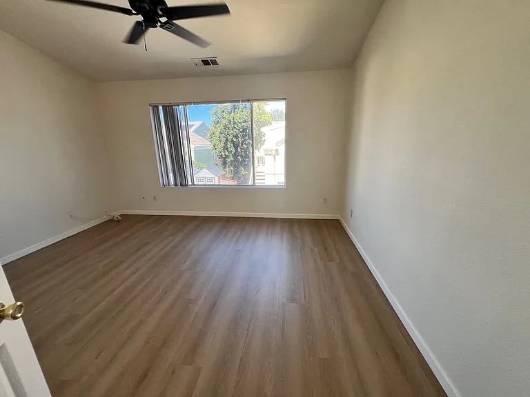 339 Torrington Dr #1 — Photo 13