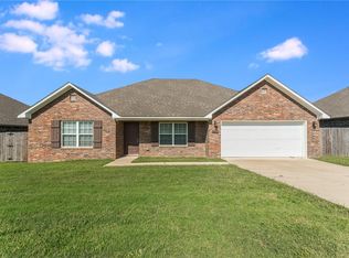 1017 Rachel St, Gentry, AR 72734