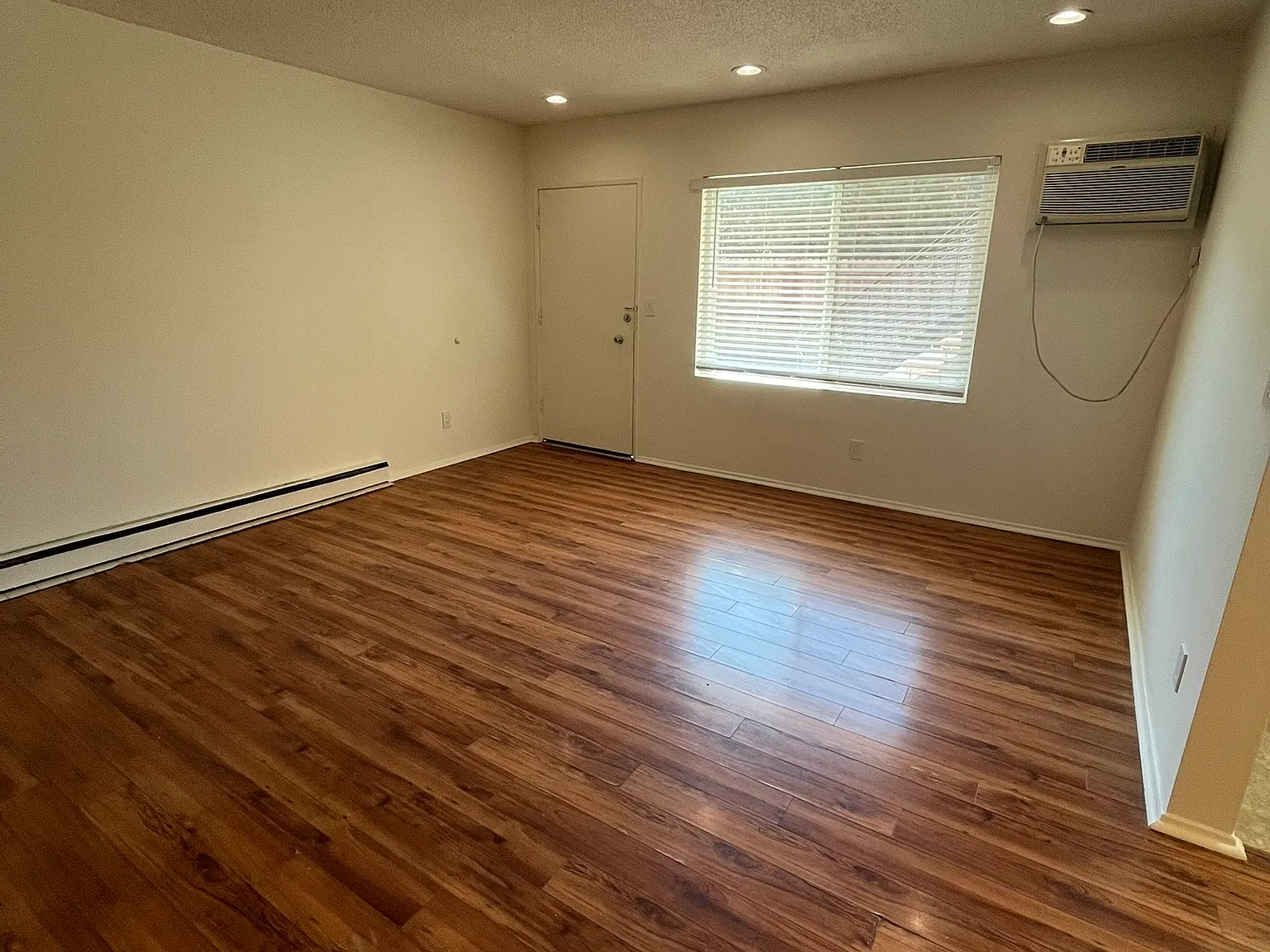 1 bed, 700 sqft, $1,800 — Photo 4