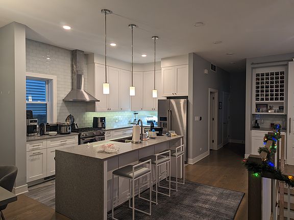 3rd image of 3013 W Lyndale St Unit 1