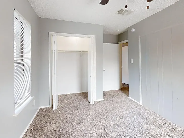 Davis Square Apartments — Photo 21