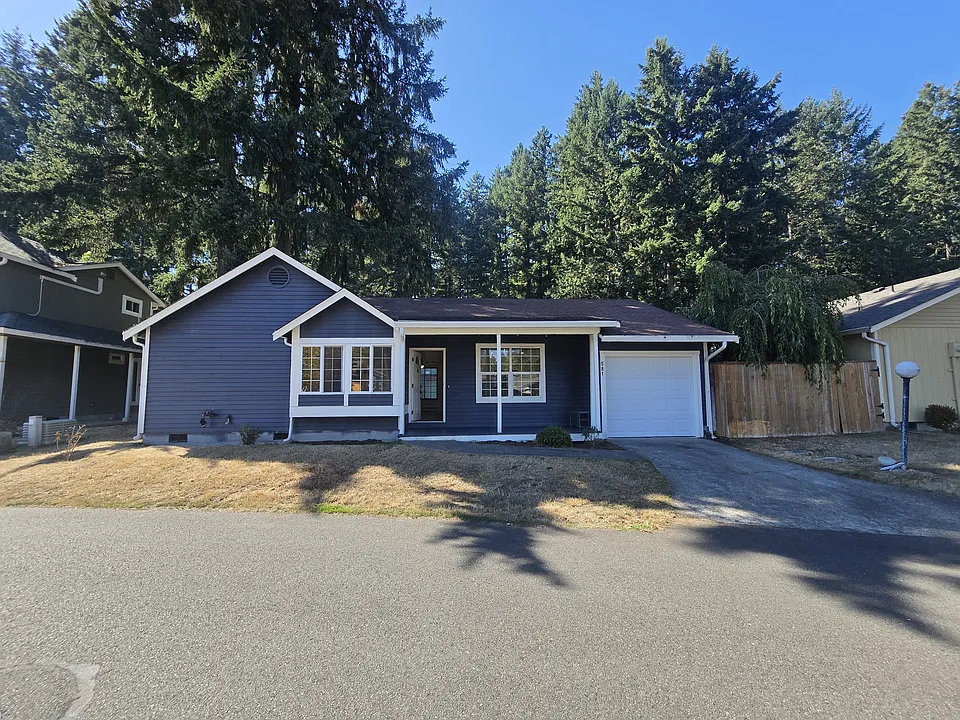 581 Malibu Dr SE