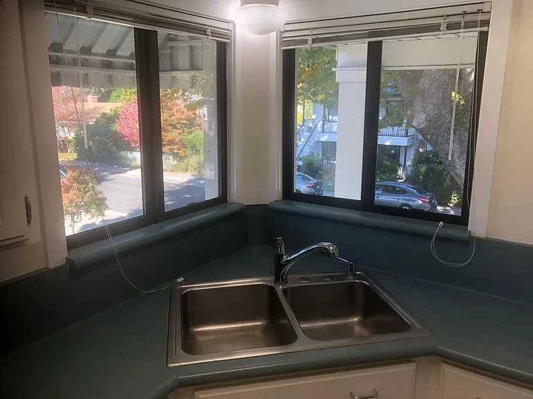 824 1/2 9th Ave #UPPER — Photo 9