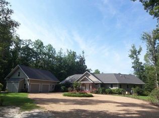 146 Riverboat Ln E, Hartfield, VA 23071