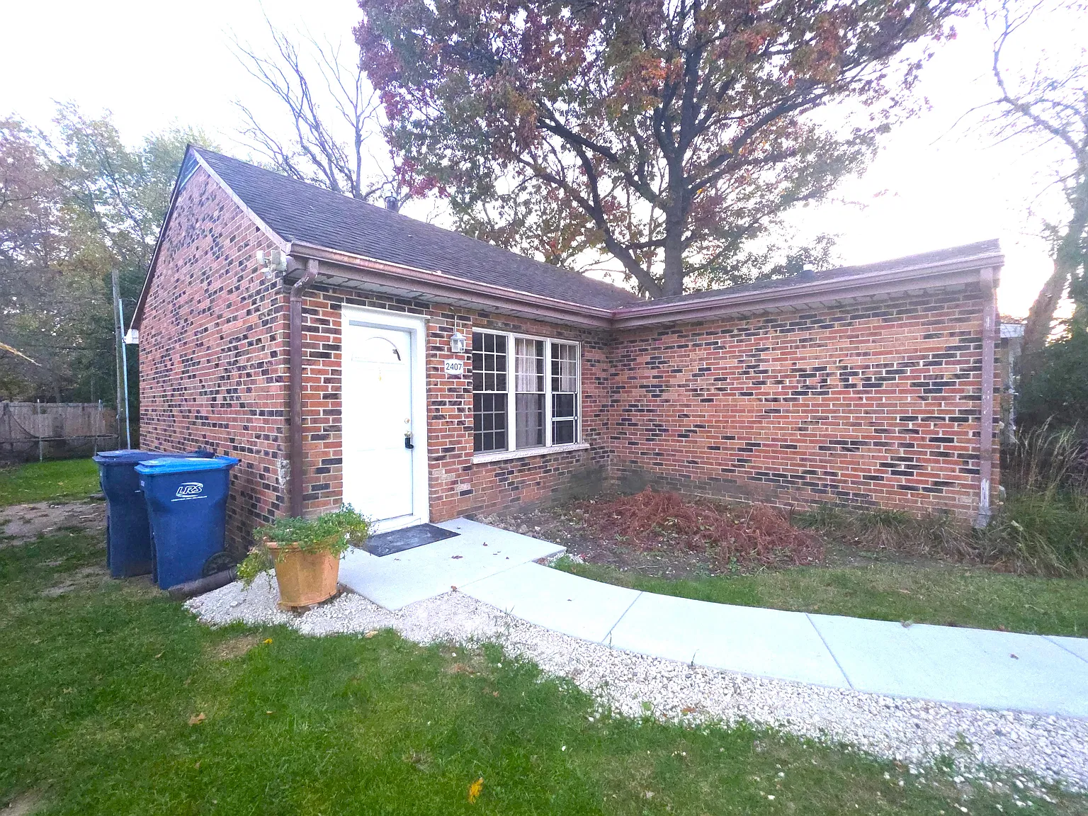 3 bed, 948 sqft, $2,000 — Photo 1