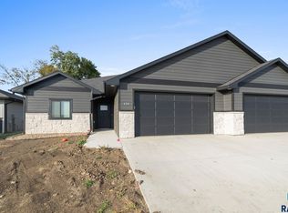 634 Harter Dr, Madison, SD 57042