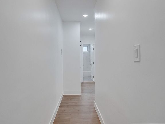 5th image of 8241 Whitsett Ave APT 5