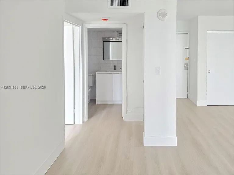 16919 N Bay Rd #517 — Photo 14