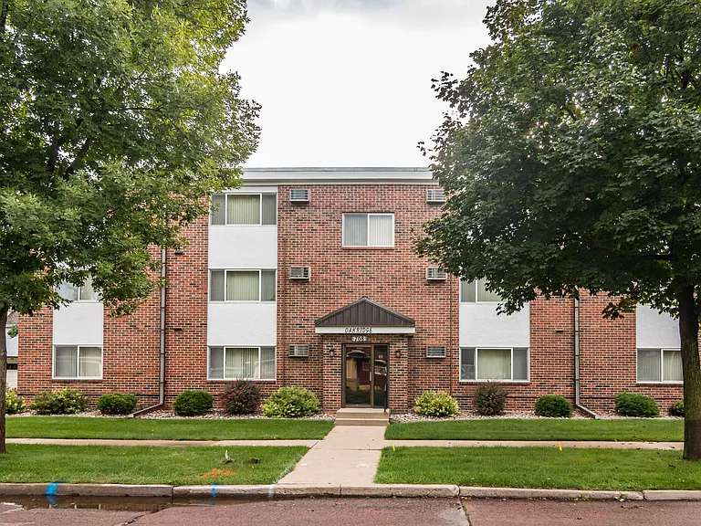 708 S Prairie Ave — Photo 1