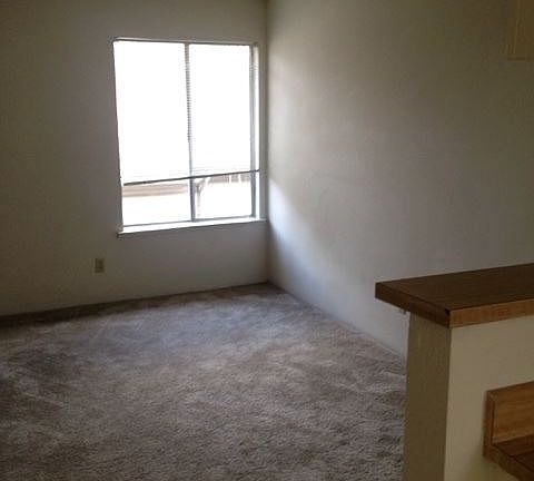 3rd image of 1721 W St APT 04
