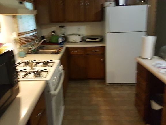 kitchen w/newer appliances