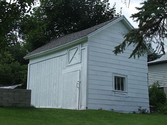 Outbuilding with second story loft