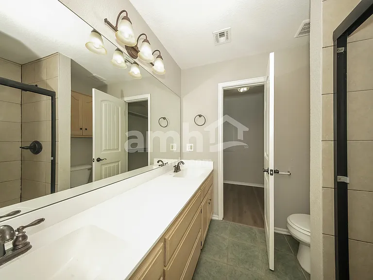 1424 SW 23rd St — Photo 13