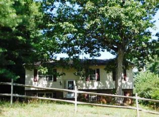 1225 Village Cir, Hickory, NC 28602