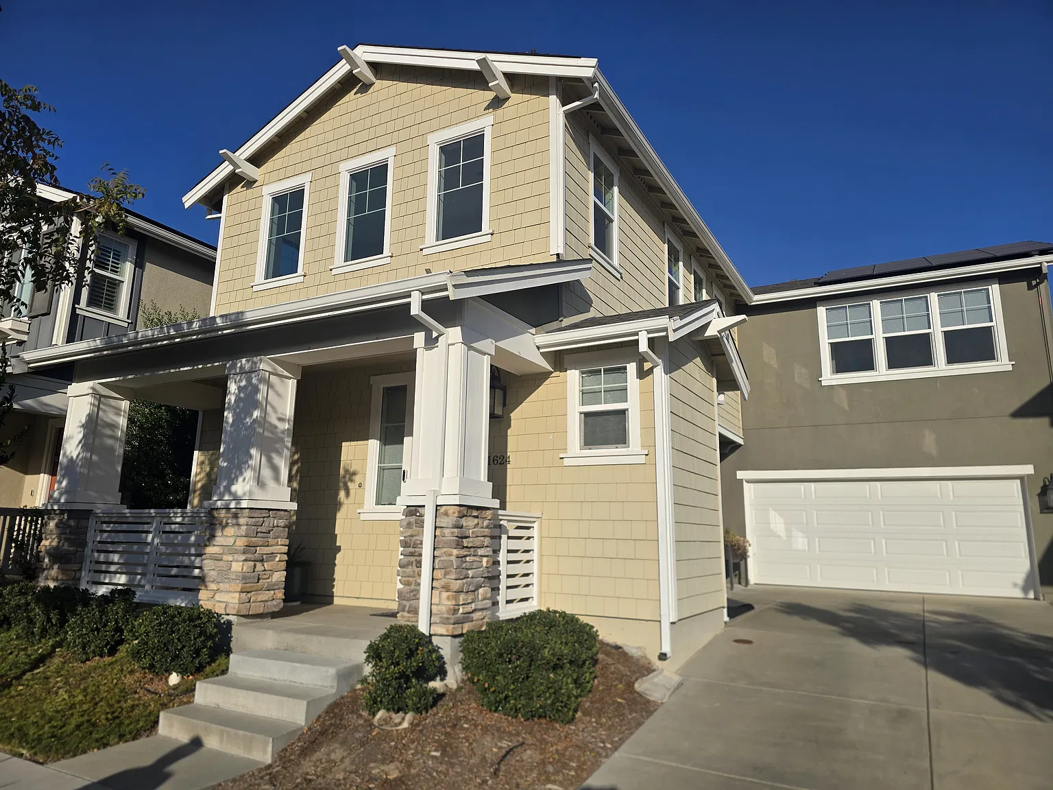 3 bed, 2.5 bath, 1742 sqft, $3,600 — Photo 2