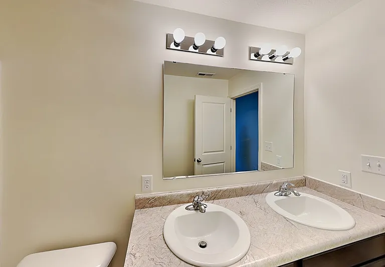 2835 Strauss Ln — Photo 8
