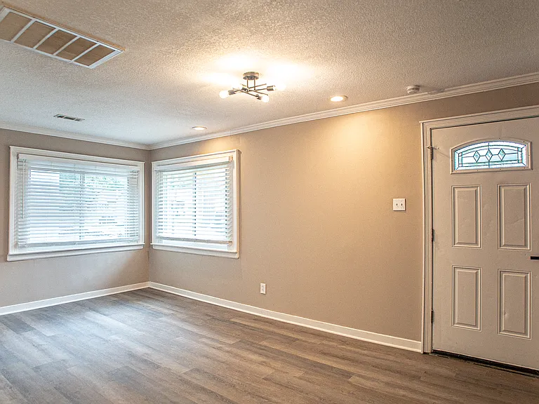 6315 S Benton Ave — Photo 4