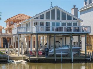 1814 Port O Call St, Tiki Island, TX 77554