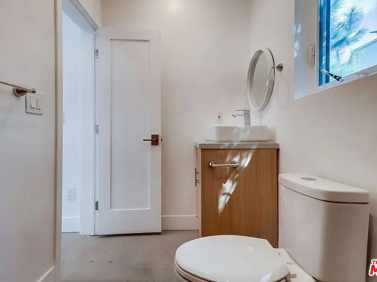 1151 S Highland Ave — Photo 12