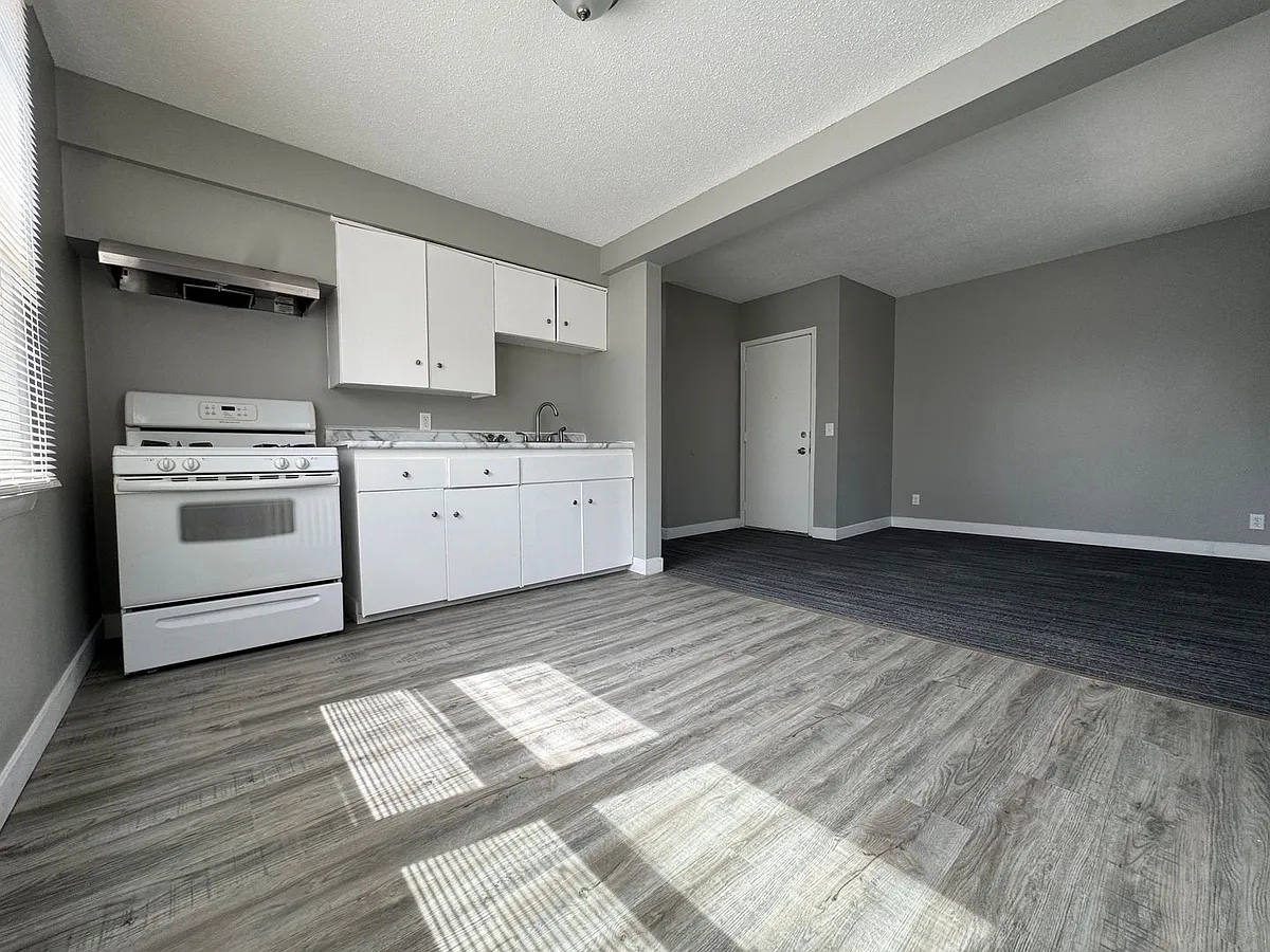 Building Photo - 1727 Reaney Ave