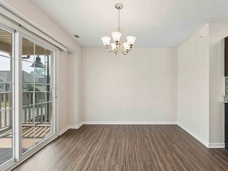 Auburn Creek Apartment Homes — Photo 4