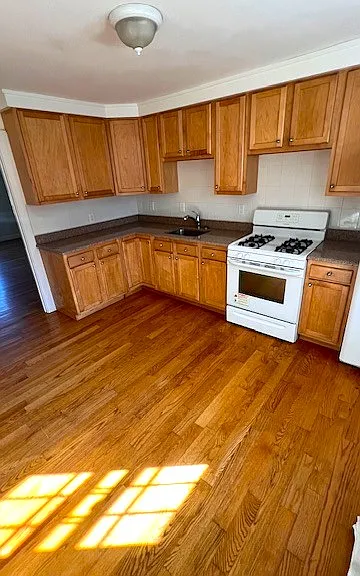 902 Furnace Brook Pkwy #1R — Photo 1