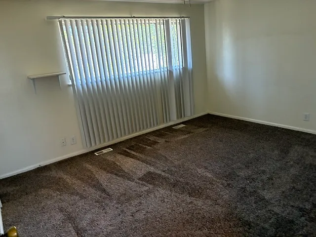 2 bed, 1.5 bath, 1050 sqft, $1,295 — Photo 3