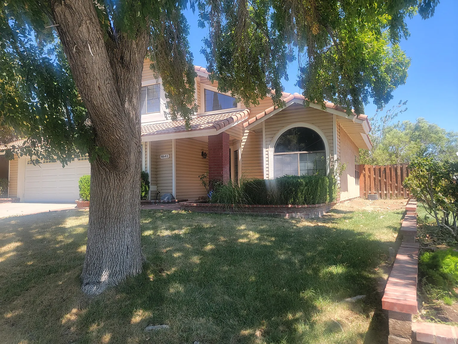 3 bed, 2108 sqft, $3,295 — Photo 4