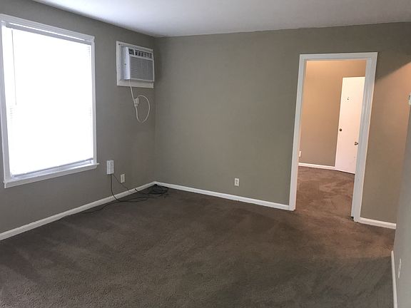 3rd image of 454 Circle Dr
