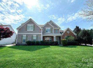 11106 Knight Castle Dr, Charlotte, NC 28277