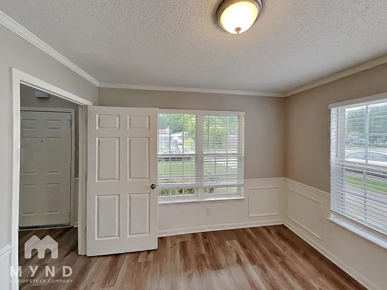 219 Chattaroy Dr — Photo 10