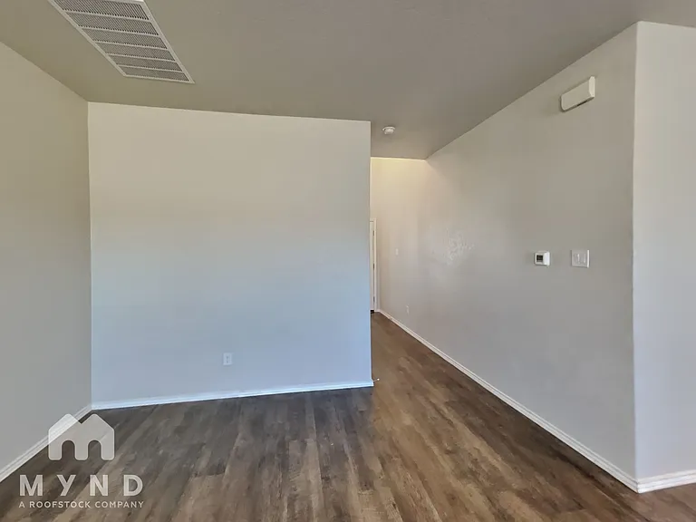 7427 Twin Pine Ct — Photo 8