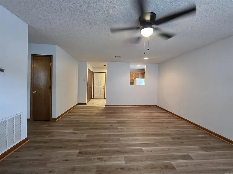 411 W 7th St #3 — Photo 3