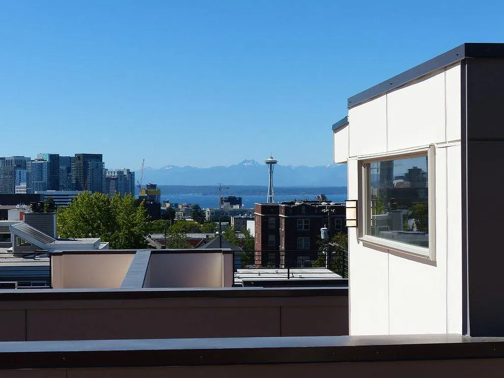 3 bed, 2.5 bath, 1225 sqft, $3,995 — Photo 4