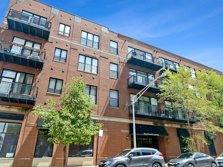 1 S Leavitt St #401 — Photo 1