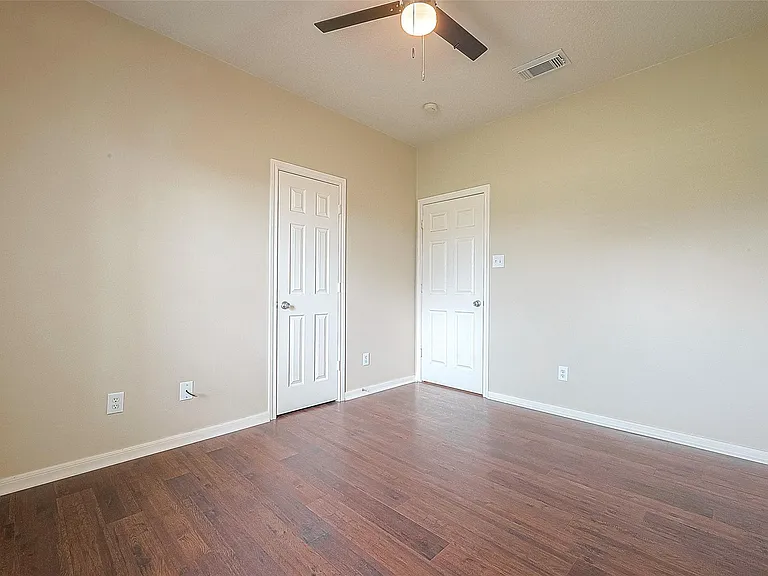 14403 Vlasta St — Photo 29