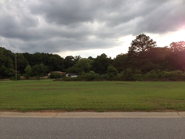 2nd image of 300 Old Farm Rd