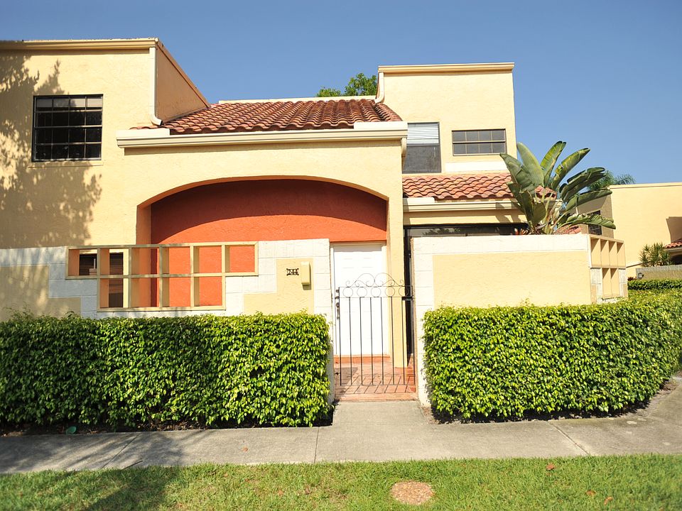 1st image of 20911 Leeward Ct #2444